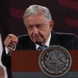 EFE  Ciudad de México. - El presidente Andrés Manuel López Obrador, señaló este martes que la presidenta de la Suprema Corte de Justicia de la Nación (SCJN), Norma Piña, debería ir a juicio político por no resolver dos expedientes de pago de impuestos por 35 mil millones de pesos.  “¿Qué procedería en este caso? Pues denunciarla y pedir juicio político, pero si hacemos eso imagínense, si ya fueron a la OEA (Organización de Estados Americanos), ¡uy, qué miedo!, ahora irían a quejarse con el rey de España o a
