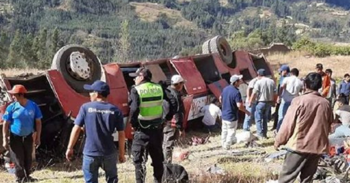 Al menos 20 muertos y 6 heridos en el accidente de un autobús ...
