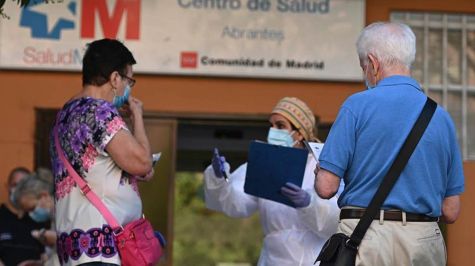 España supera los 700 mil contagios por Covid-19