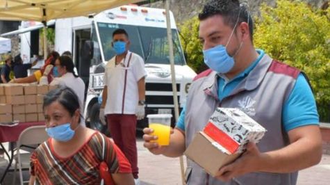 Entregan comida caliente a vecinos de Naucalpan