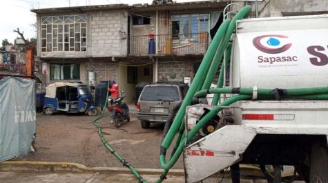 Apoyan con pipas a vecinos de Coacalco