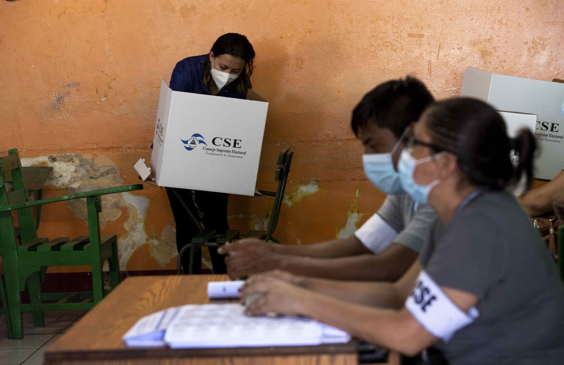 Óscar Arias califica como 'fraude' y 'espurias' las elecciones en Nicaragua