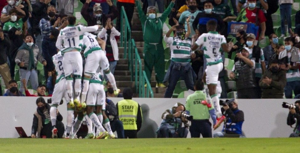Santos Laguna pega primero a Tigres con gol y asistencia de Diego Valdés