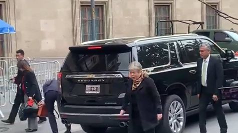 Blinken y Mayorkas llegan a Palacio Nacional para abordar repunte migratorio