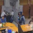 (video) Violento ataque en bar de Guanajuato deja un muerto 