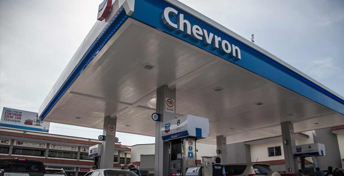 Chevron justifica altos precios en sus estaciones de servicio