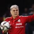 Gerardo Martino confía en recuperarse del ojo para poder viajar a Qatar Gerardo Martino confía en recuperarse del ojo para poder viajar a Qatar
