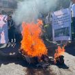 Los manifestantes quemaron una piñata del gobernador Rubén Rocha Moya