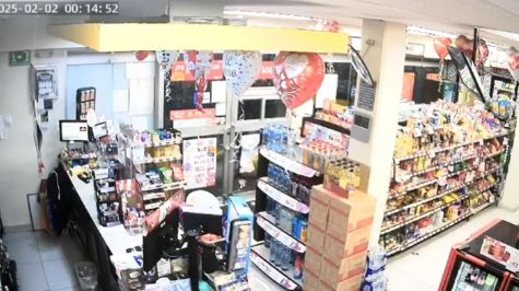 Imágenes Fuertes: Policía abate a ladrón que rompió cristal para asaltar Oxxo