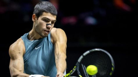 Con dificultades, Carlos Alcaraz avanza en el ATP 500 de Rotterdam