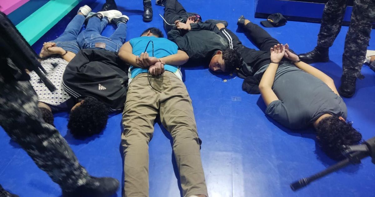 Ecuador suspende clases presenciales tras ola de violencia en el país