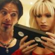 Sebastian Stan y Lily James, como Tommy y Pamela Anderson.