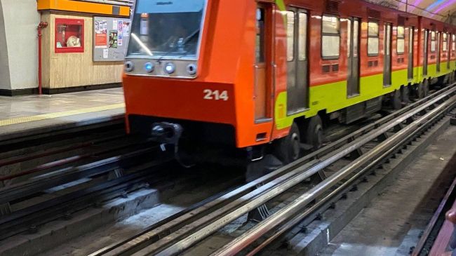 Metro Tacubaya Linea 9 apunalan mujer