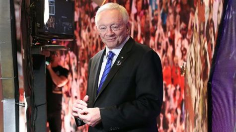 Posponen hasta agosto juicio contra Jerry Jones por agresión sexual