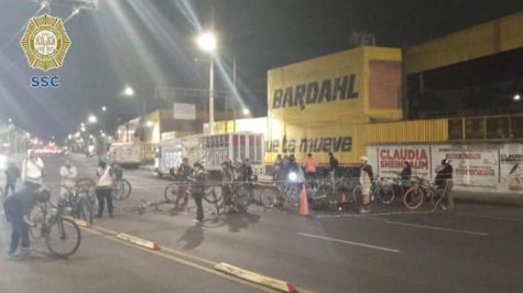 Cierran ambos sentidos de avenida del Imán tras ciclista arrollado en Pedregal de Carrasco