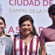 entregan becas universitarios Zocalo CDMX