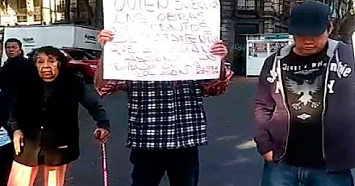 Vecinos bloquean calles por falta de agua en la colonia San Rafael