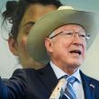abrazos no balazos no funciono Ken Salazar