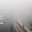 La niebla tóxica que cubre a Nueva Delhi y no deja respirar a sus habitantes (EFE)