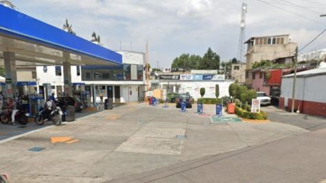 VIDEO | Carga gasolina y 'por cobro de más' arrolla a despachador en San Marcos, Xochimilco