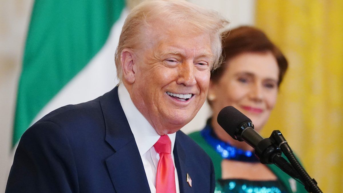 Trump amenaza con imponer aranceles del 200% al vino y otras bebidas alcohólicas de la UE