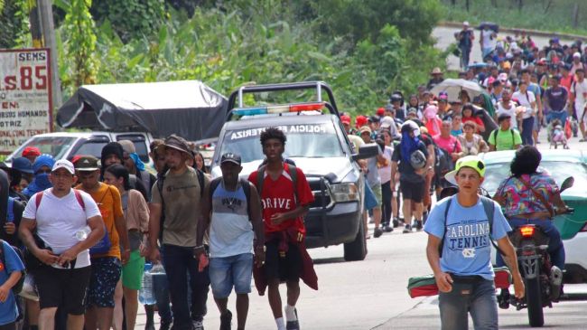 Crecen las caravanas migrantes en la frontera sur de México antes de Trump