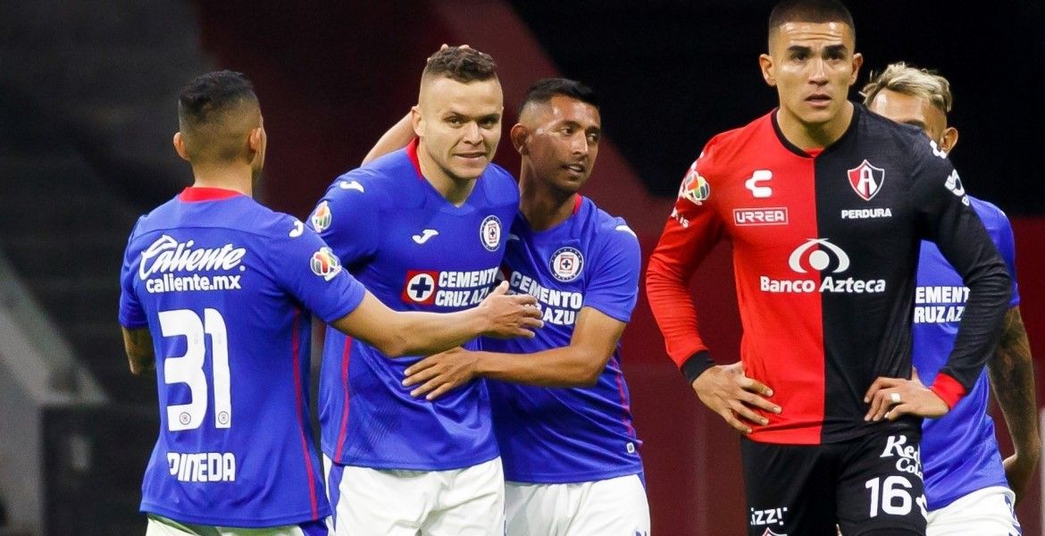 Cruz Azul se impone a Atlas y empata récord de triunfos consecutivos