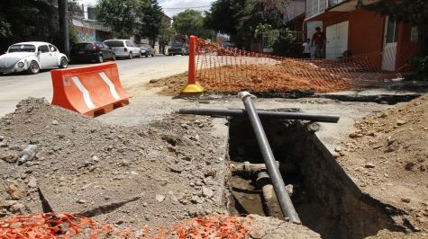 Cambian tuberías en la colonia Ajusco sin avisar a residentes
