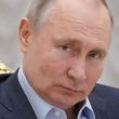Putin se vacuna contra el Covid-19, mientras los rusos siguen reticentes