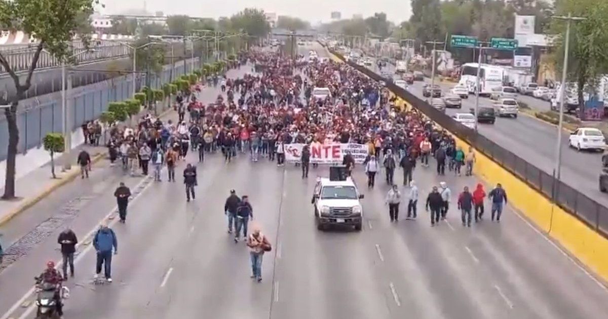 CNTE bloquea acceso a Terminal 1 del AICM y Paseo de la Reforma