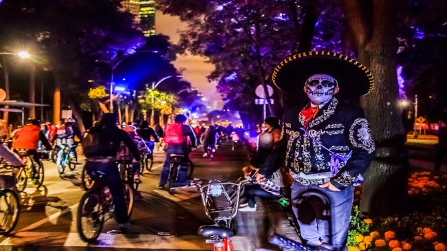 paseo nocturno.jpg