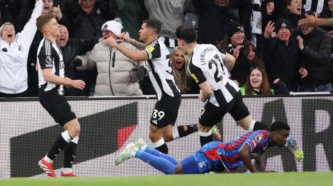 Newcastle golea al Crystal Palace y se mete al podio en la Premier League