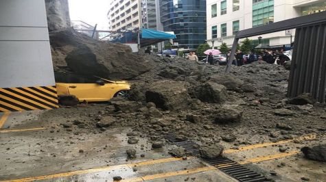Se desgaja cerro en zona de oficinas de Bosques de las Lomas