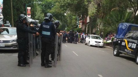 Granaderos desalojan un predio de la colonia Juárez [VIDEOS]