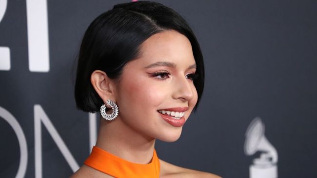 Ángela Aguilar actuará en los Premios Juventud.