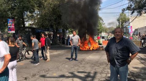 Por desalojo, se enfrentan vecinos y granaderos en Azcapotzalco [VIDEO]