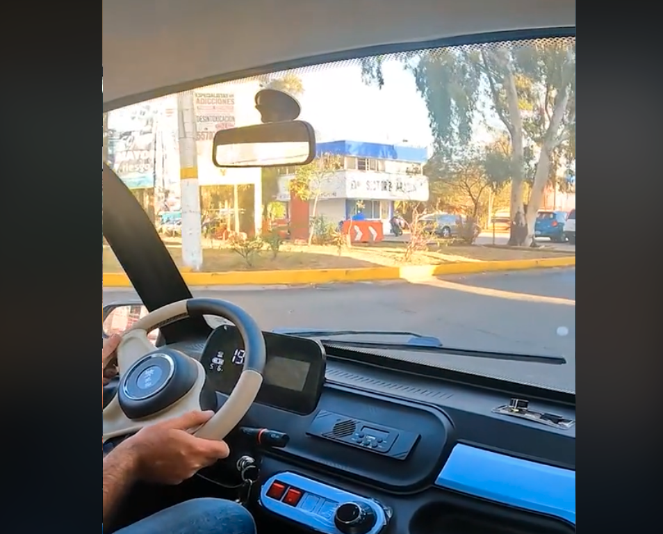 Conductor comparte experiencia con auto de 20 mil en CdMx