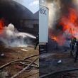Un incendio se desató en un taller mecánico situado en la colonia Santiago Ahuizotla