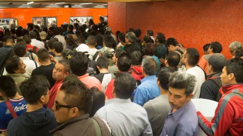 Metro registra máxima capacidad en sus 12 líneas esta mañana