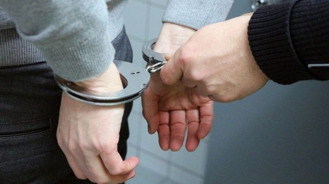 handcuffs-2102488_1280 (1)_0.jpg