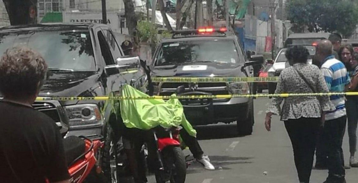 Conductor balea a sujeto que intentó asaltarlo en Iztacalco