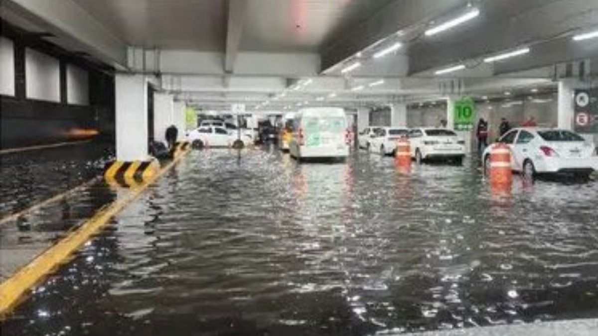 Amanece CDMX con afectaciones y caos por lluvias; AICM otra vez suspende vuelos