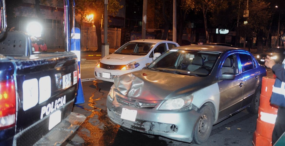 Conductor ebrio choca contra patrulla del alcoholímetro en Reforma