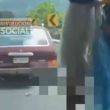 Video: mujer arrastra a un perro con su vehículo en Michoacán