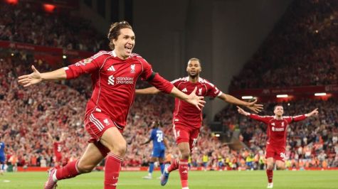 Liverpool inicia la Premier con triunfo agónico en homenaje a Diogo Jota