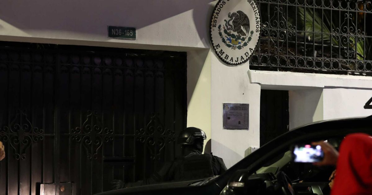 Estados Unidos condena el asalto a la embajada de México en Ecuador