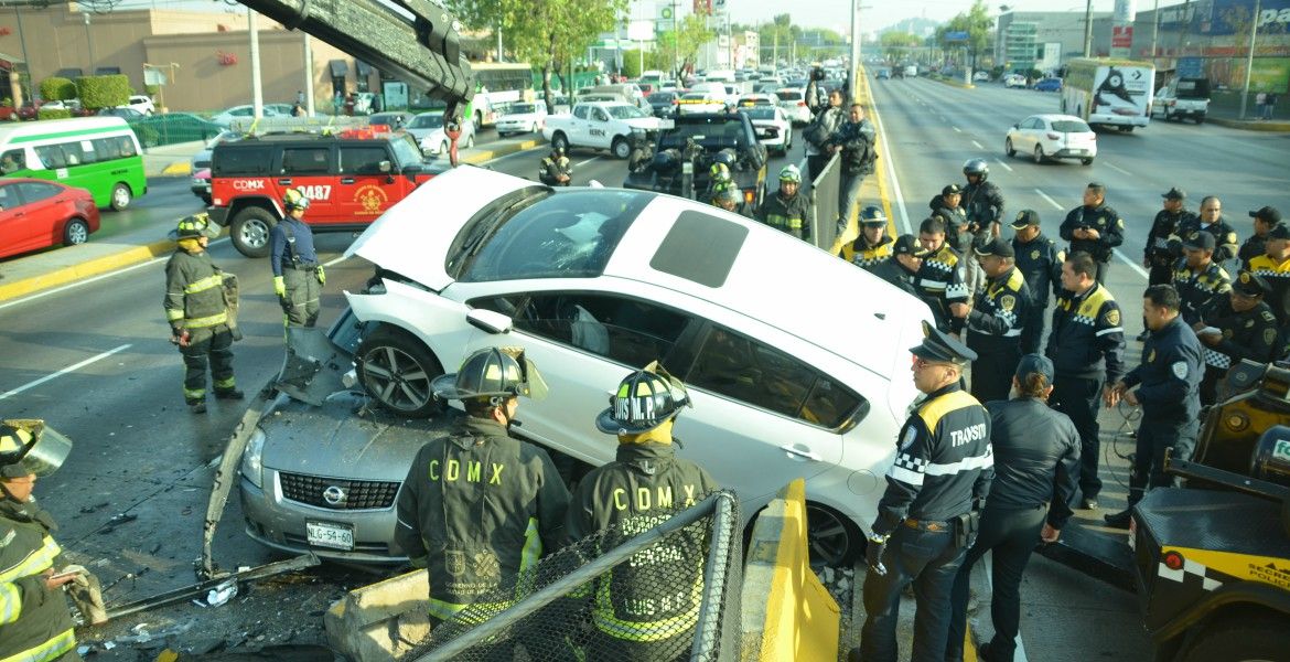 Conductor pierde control de su vehículo y choca contra muro en Blvd ...