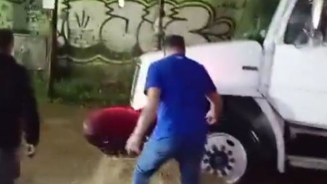 corriente agua arrastra mujer motociclista Topilejo Tlalpan