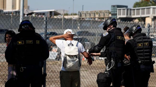 Permiten arrestos migratorios en Los Ángeles
