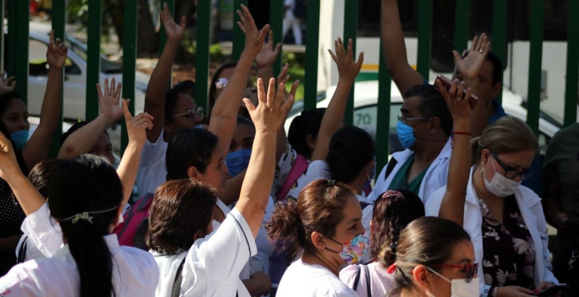 Protestan por falta de insumos en hospital de la CDMX